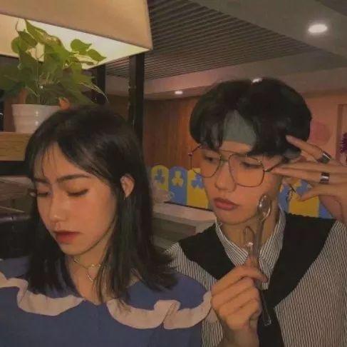 国产情侣做爱自拍,自拍摄影下的浪漫时光